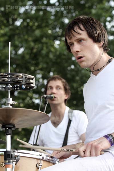 CARIBOU - 2011-05-28 - PARIS - Parc de la Villette - Brad Weber